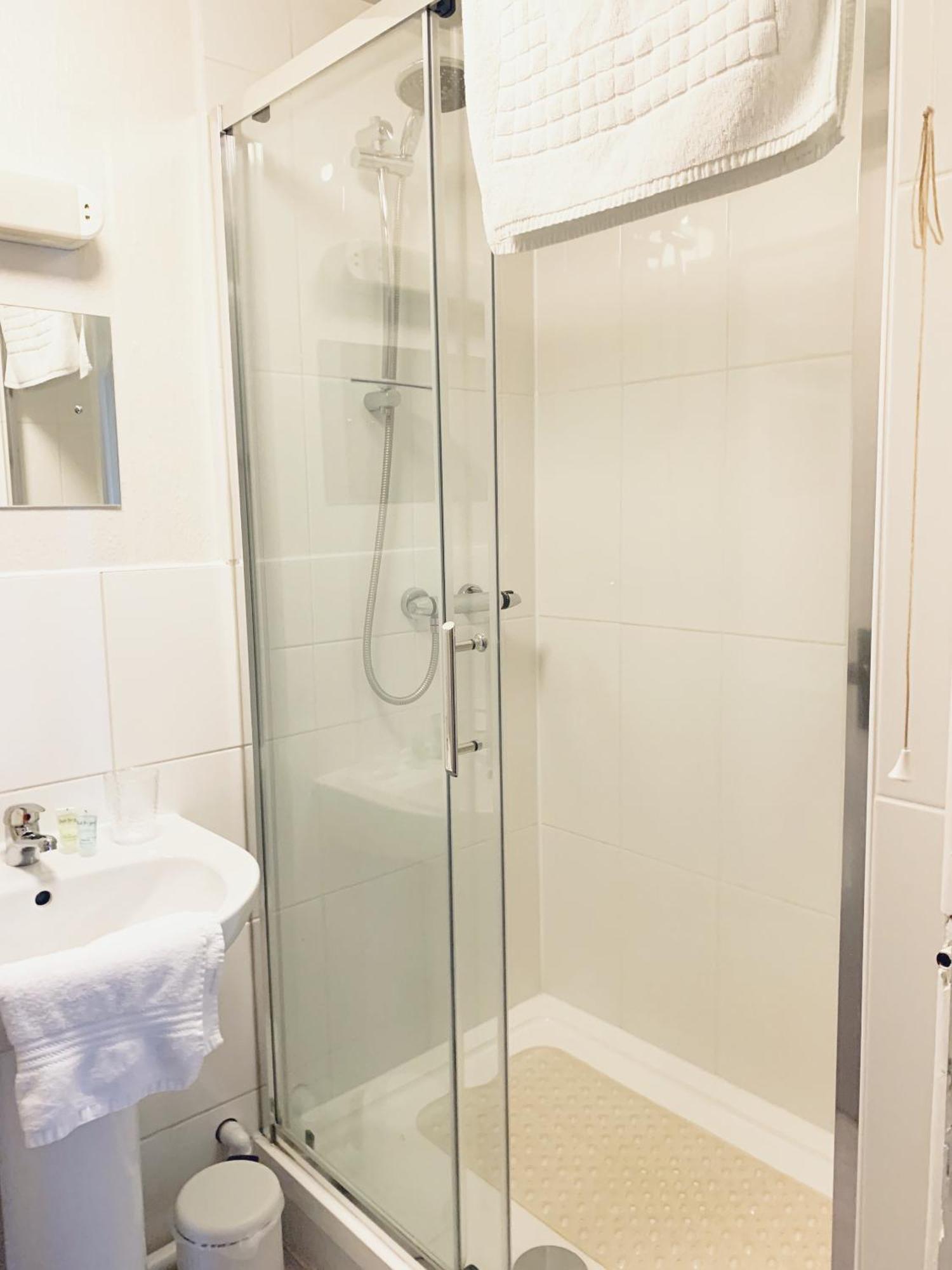 Triple Room,1622031294:JPEG